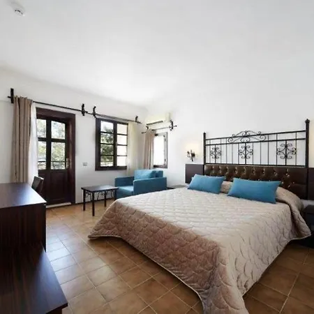 Marmaris All Inclusive Hotel מלון 3*